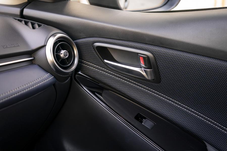 Детали интерьера Mazda2 (DJ) 2020 года  (WW) (фото 87 из 103)